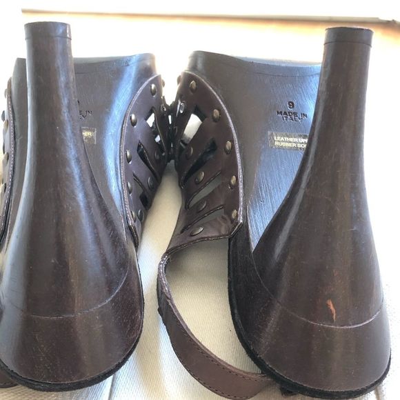 Isabella Fiore Cut-Out Studded Leather Sandals - Picture 14 of 15